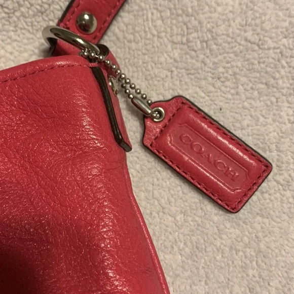 💕 👜 Pink Coach crossbody bag 👜💕 - Picture 6 of 8